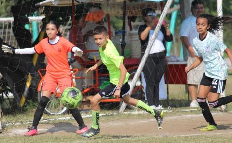 Dos juegos estelares en balompié infantil B
