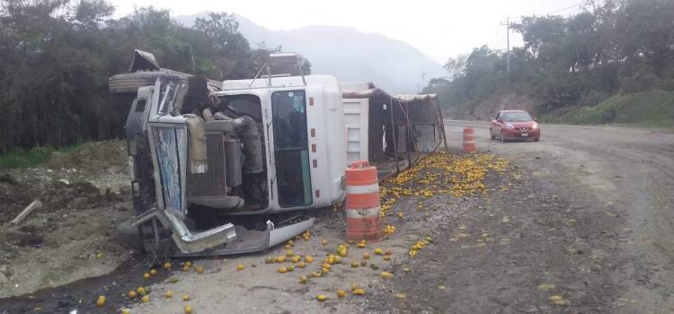 Volcó tráiler en la México-Laredo