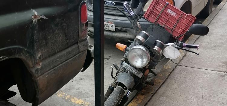 Piden a motociclistas usar estacionamiento