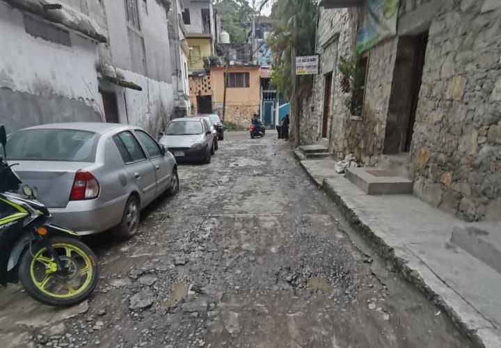 Piden reparación en callejón del Coco