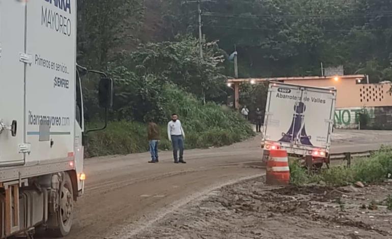 Camión Ibarra se impactó contra barandal 