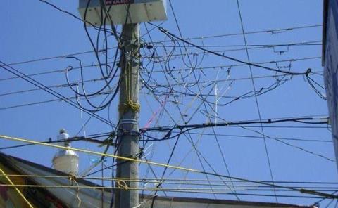 Protección Civil exhorta no amarrar lazos cerca de cables
