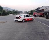 Taxi impactado por motociclista