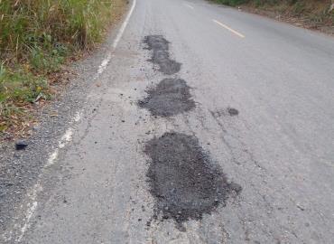 Dan mantenimiento a carretera estatal