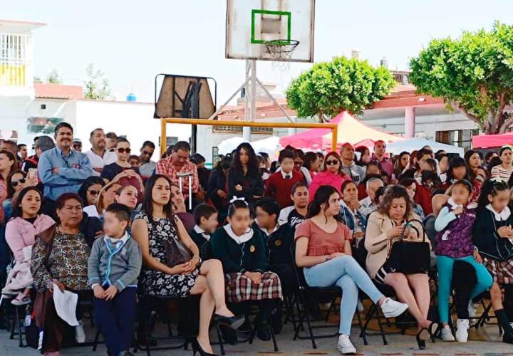 Zona escolar 47 de Tepeji del Río presentó exposición de proyectos