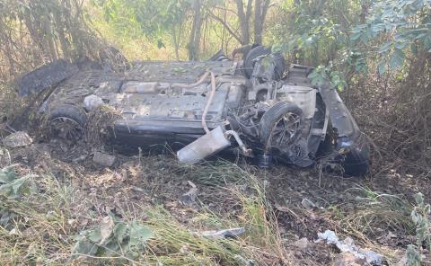 Volcó automóvil en la Valles-Tampico