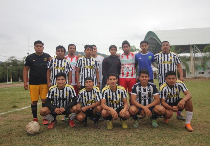 Huexco arrebató invicto al Camino Real en fut 7