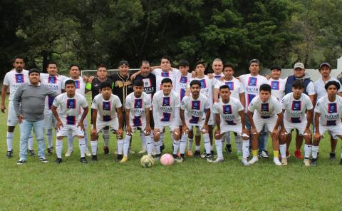 Colonia Escalanar campeón en fut comunitario de Matlapa
