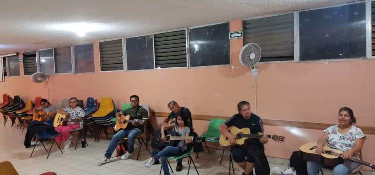 Concluirá curso de guitarra en biblioteca