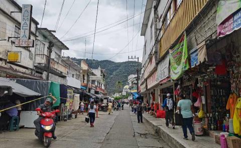 Acusan ladrones en la plaza
