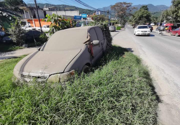 Urge retirar vehículos chatarra