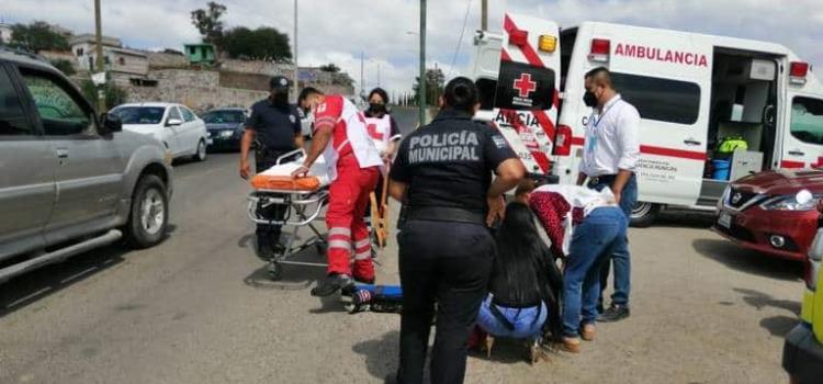 Motociclista tuvo aparatosa caída