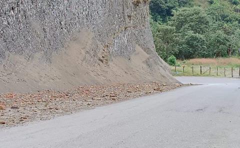 Piden tener cuidado en tramo carretero  Jaltocán-Coacuilco
