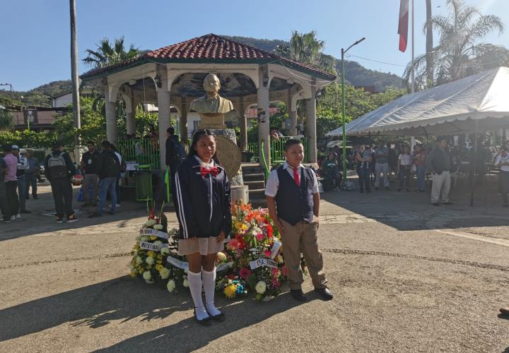 Conmemoran el natalicio de Benito Juárez en la alcaldía