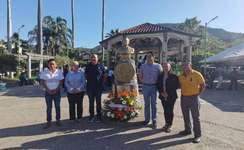 Conmemoran el natalicio de Benito Juárez en la alcaldía