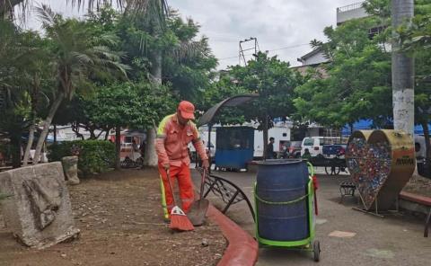 Sin días de descanso para trabajadores de Aseo Público 
