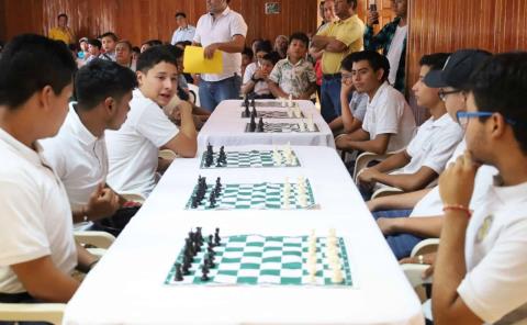 Con éxito jóvenes participaron en  torneo de ajedrez 
