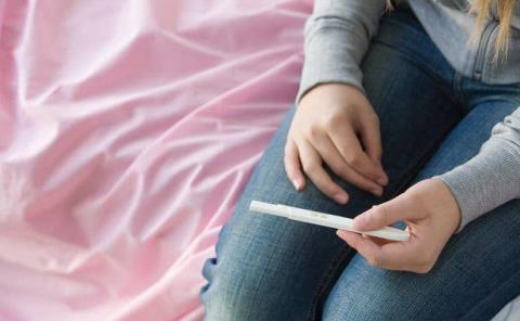Adolescentes compran pruebas de embarazo