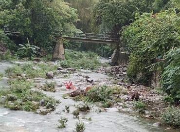 Drenaje es vertido en cauce del río en Chalahuitzintla