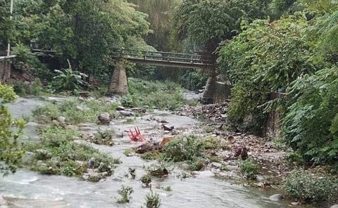 Drenaje es vertido en cauce del río en Chalahuitzintla
