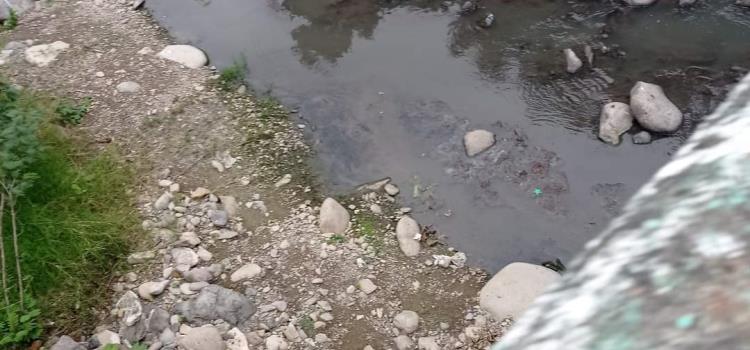 Delegados organizan limpieza del rio en Jaltocán