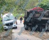 Camión se volcó en la Álamo-Tamazunchale