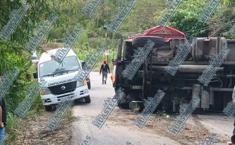 Camión se volcó en la Álamo-Tamazunchale
