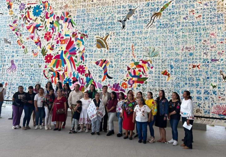 Gran interés despertó exhibición del tenango más grande del mundo