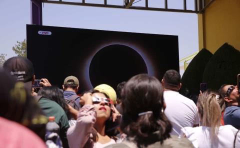 El Rehilete recibió a decenas de familias para observar el eclipse