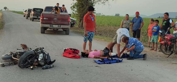 DOS LESIONADOS AL CHOCAR MOTO