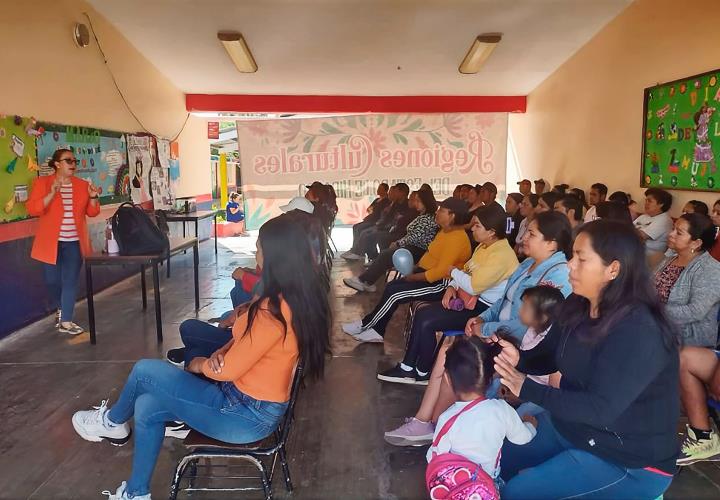 Dirige IHE plática sobre crianza positiva a padres de familia de primaria de Actopan