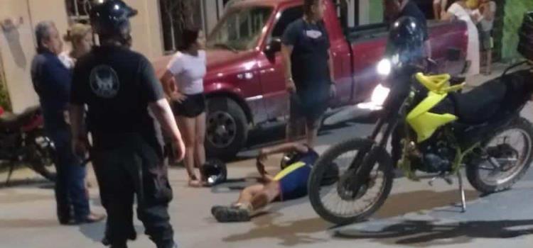 Aparatoso choque de una moto y taxi