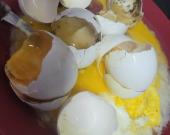 Huevos podridos dañados por ola de calor