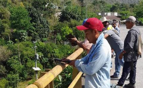 Colaboraron vecinos en la remodelación del puente en Zoquitipa