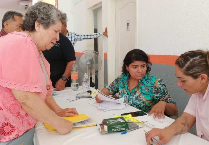 SNTE 52 apoya a jubilados de Huasteca Sur en revista
