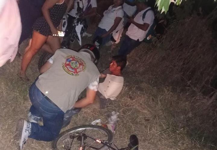 Se estrelló motocicleta contra un ciclista