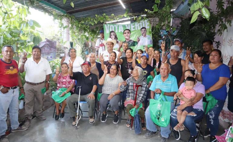 Habitantes le refrendaron apoyo al candidato a Diputado Federal Óscar Bautista Villegas