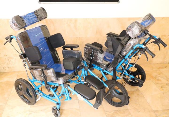 Darán sillas de ruedas a niños