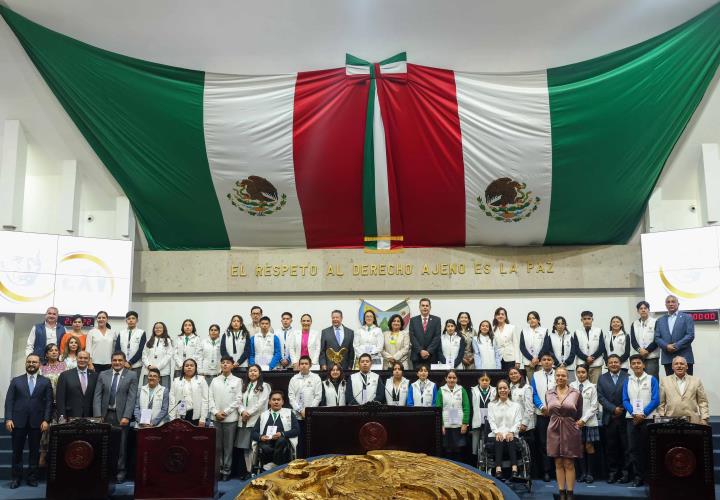 Reconoce gobernador de Hidalgo compromiso de juventudes