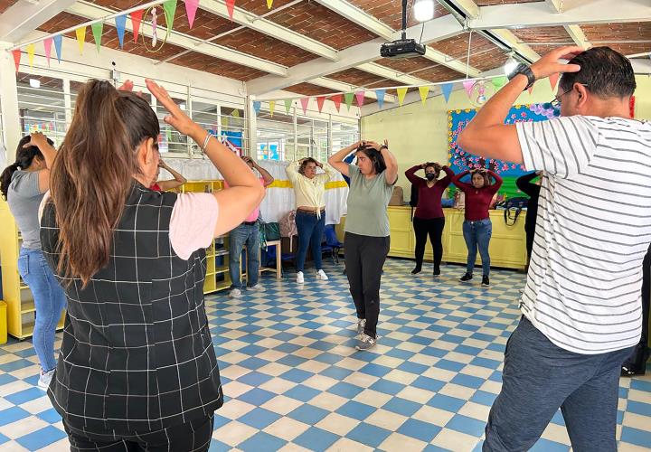 Realiza IHE taller para fortalecer la enseñanza del arte en las escuelas