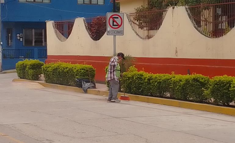 Limpieza en el boulevard Independencia de San Martín Chalchicuautla