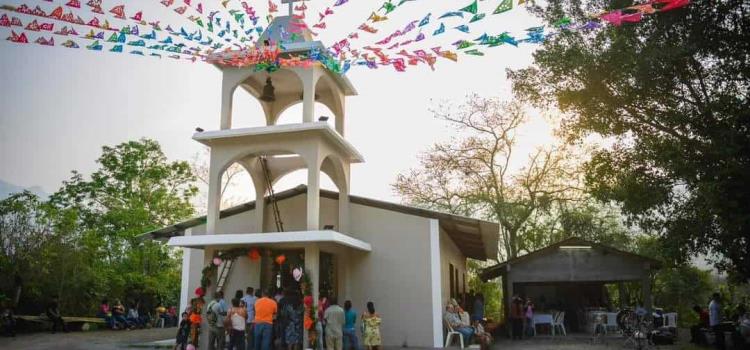 Rehabilitan capilla en Cruz Blanca 