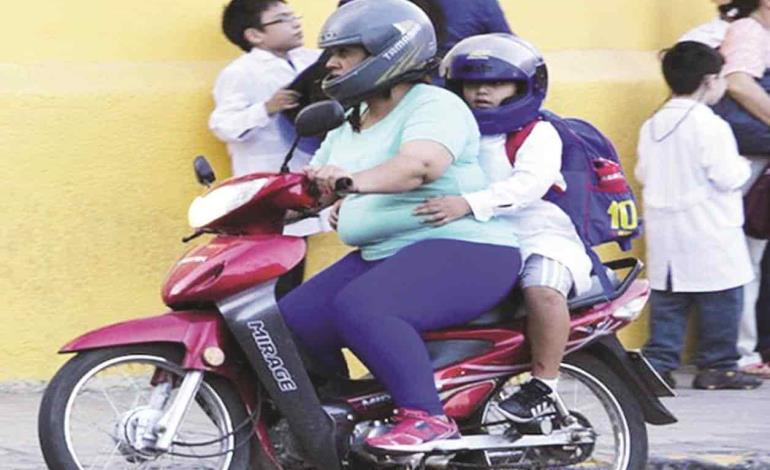 Prohibirán menores de 12 años en moto