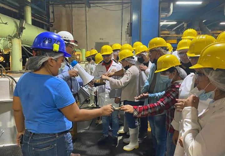 Estudiantes de UTHH visitaron el ingenio Zucarmex