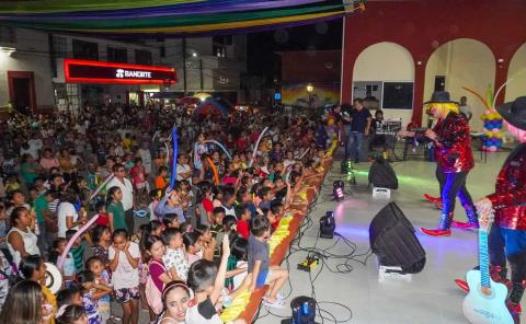 Festejó en grande a miles de niños 
