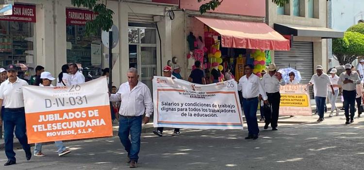 Exigen respeto a sus derechos laborales 