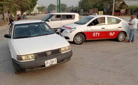 Taxi se impactó contra un auto       
