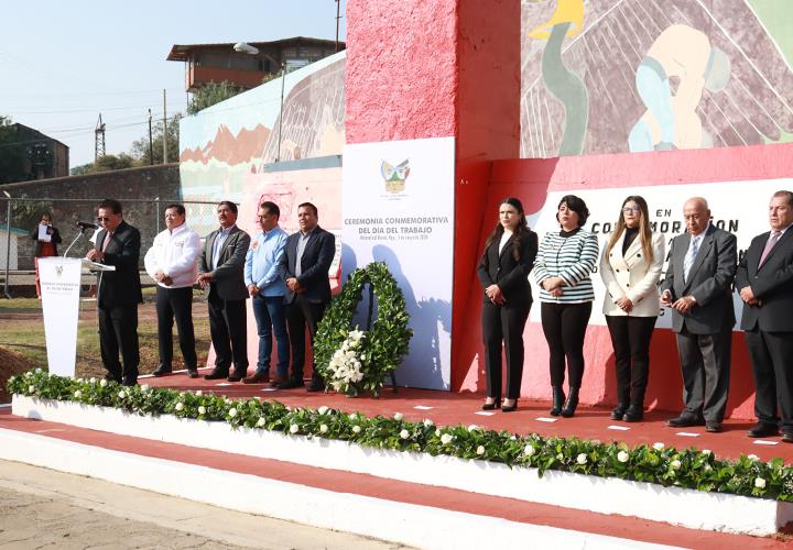 Guardia de honor en conmemoración del Día del Trabajo