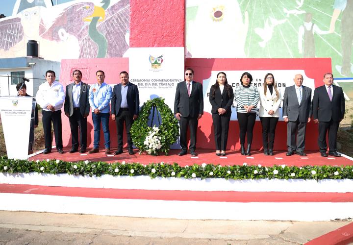 Guardia de honor en conmemoración del Día del Trabajo