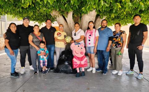 Reina de la Río  donó juguetes
